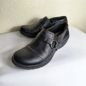 Clark's Black Flats & Loafers with Rugged Texture and Sturdy Sole Size 5
